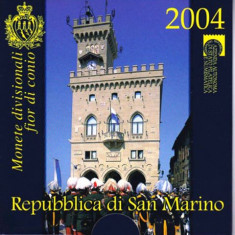 SAN MARINO 2004 - Set monetarie + 5 euro Ag ( 925/18 gr/32 mm ) - folder / BU