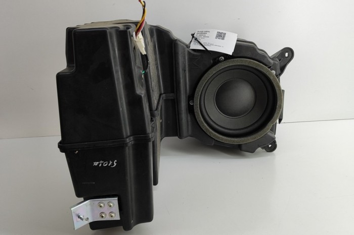 Subwoofer LEXUS RX _L1_ 2013 OEM: 86160-0WM10 | 29636316