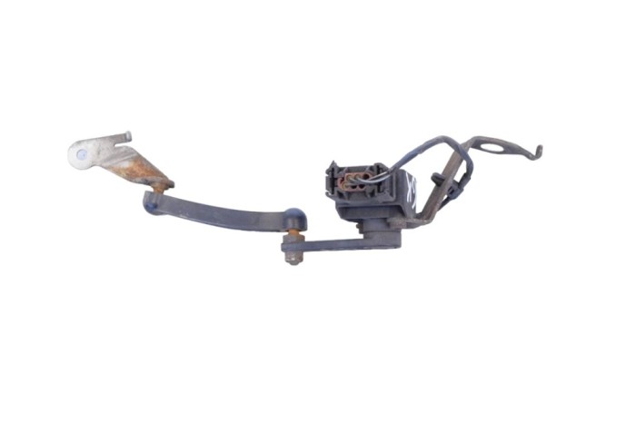 Senzor de nivel &icirc;nălțime st&acirc;nga spate BMW 4 Coupe F32, F82 2013 OEM: 6860843 25589687