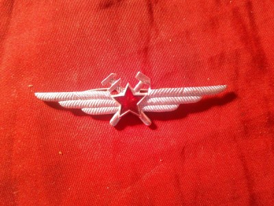 Insigna Militara URSS - Fortele Aeriene Militare Sovietice cca.1966 - Inginer in Aviatie, metal si email , L=6,8cm foto