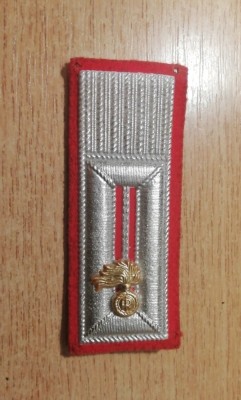 C7 32 - petlite militare - straine - piesa de colectie foto