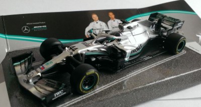 Macheta Mercedes AMG W10 Lewis Hamilton Campion Formula 1 2019 - Bburago 1/43 F1 foto