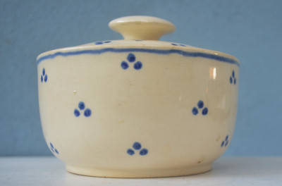 Zaharnita sau bomboniera din ceramica glazurata de epoca Sarreguemines foto