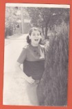 AMS - POZA SUCEAVA - FEMEIE TANARA IN PARC
