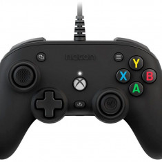 Controler cu fir personalizabil Pro Compact pentru Xbox One