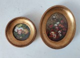 Lot 2 tablouri mici miniatura in rama de lemn aurita, cu reproduceri picturi cu flori - decor casa papusii,