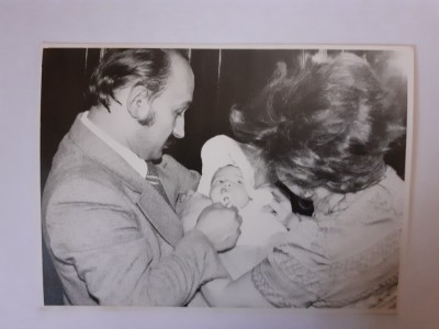 Fotografie dimensiune CP cu tată, femeie și copil foto