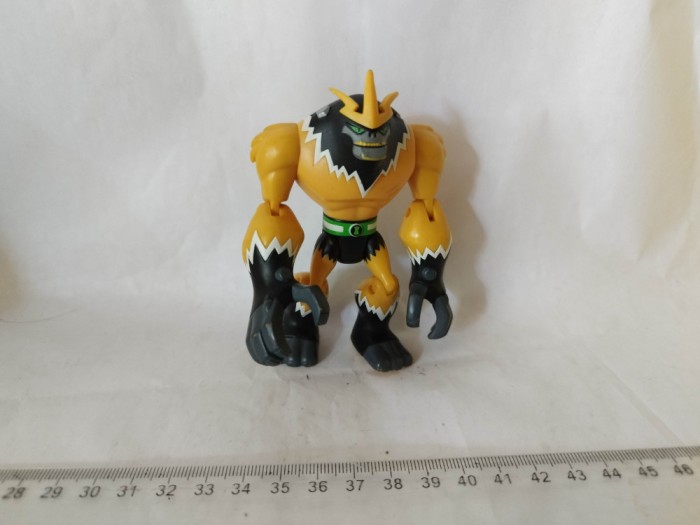 bnk jc Ben 10 - Shocksquatch