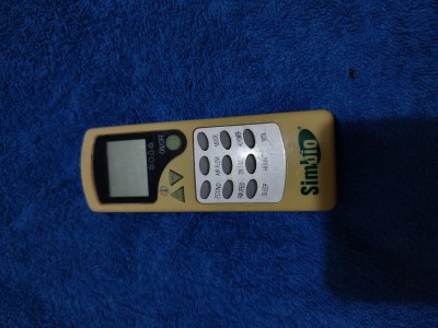 Telecomanda aer conditionat / telecomenzi aer conditionat ORIGINALE, SIMBIO , stare foarte buna, perfect functionala !! foto