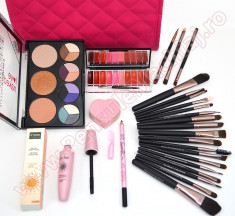 Set Cadou Produse Cosmetice Naked Make-up foto