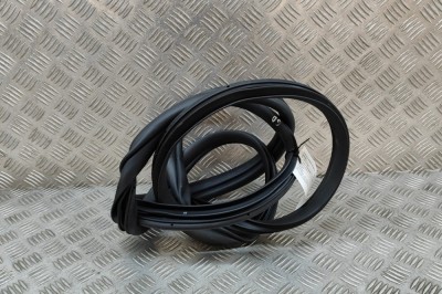 Garnitura ușă dreapta spate KIA EV6 CV 2023 OEM: 83120-CV000 | 27311380 foto