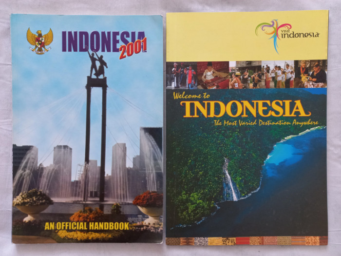 INDONESIA 2001- AN OFFICIAL HANDBOOK + WELCOME TO INDONESIA- THE MOST VARIED DES