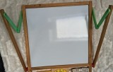 Tabla Educativa Multifunctionala 2 in 1 din Lemn &ndash; Abac, Ceas si 2 Fete (Creta/Marker) - Ca Noua!