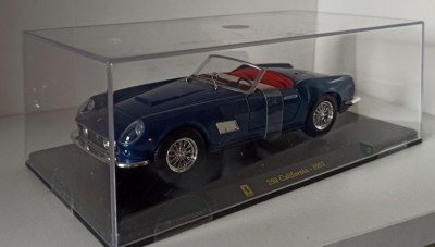 Macheta Ferrari 250 California Convertible 1958 albastru - Bburago/ Altaya 1/24 foto