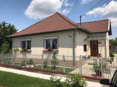 Casa de vanzare in Gyulavari pe strada Feher-koros foto