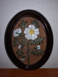 Tablou placa aplica ceramica de perete maro Gabriel Suedia ovala flori albe