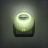 Lampa de veghe cu LED si senzor de lumina &ndash; verde