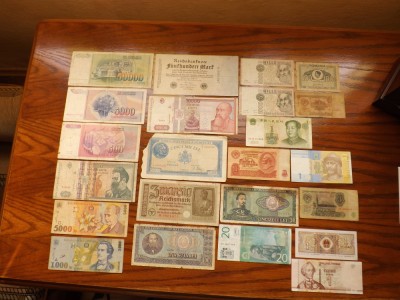 Lot nr. 9 : Mixt de bancnote Romania si alte state foto