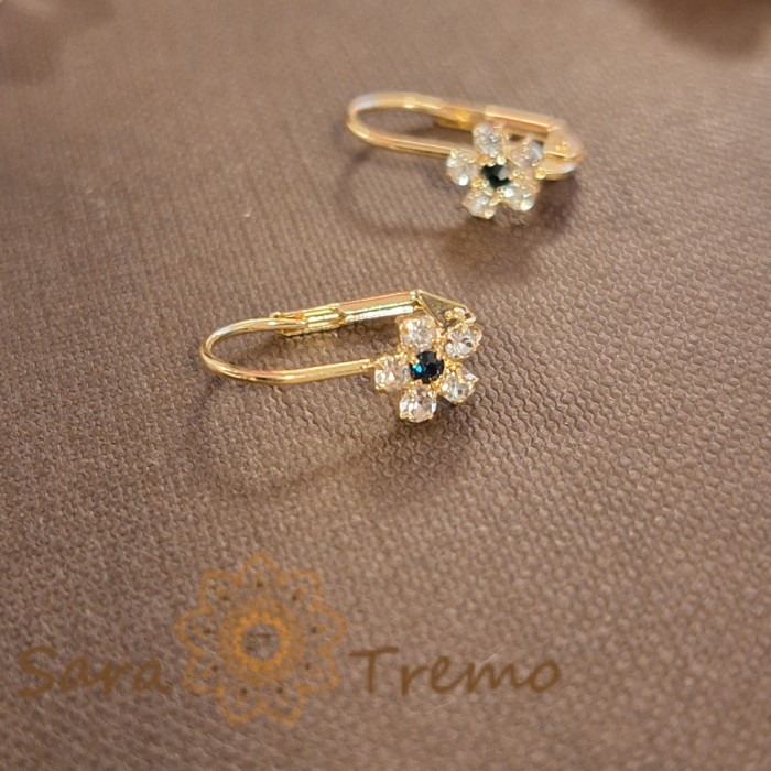 Cercei placati cu aur 18K, decor floral cu cristal zirconia verde si cristale albe