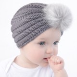 Caciulita gri tip turban cu pufulet (Marime Disponibila: 0-3 luni)