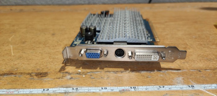 Placa Video Desktop - ATI-102-A924B Radeon x1550, 256 MB PCIe A5885