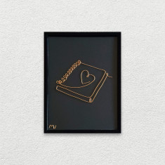 Dragoste de carte, tablou din fir continuu de sarma placata cu aur, 16×21 cm