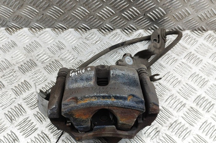 Etrier de fr&acirc;nă dreapta față BMW 3 G20, G28 2019 OEM: 6860265 25396005