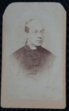 Fotografie tip CDV, Barbat cu nochelari, inceput de secol XX