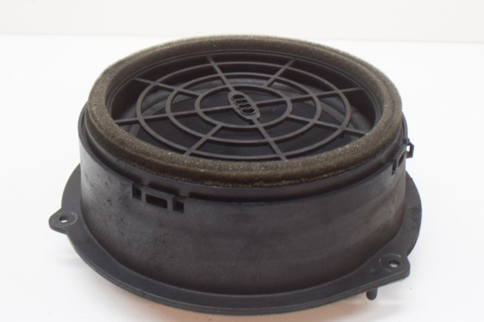Difuzor ușă dreapta spate AUDI Q5 8R 2012 OEM: 8R0035411 11820732
