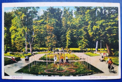 Bucovina - 1933 - Cernauti - Gradina Publica - printata, color, animata, circulata la Riga, 2 timbre intacte, stampila lizibila foto