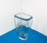 Art Deco: Vază cristal aqua-blue, modelată, gravată si fasetată manual, anii 50 - semnată Strombergshyttan B862, design Asta Strombeg, Sweden