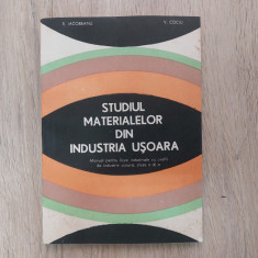 Studiul materialelor din industria usoara/ manual pentru licee industriale//