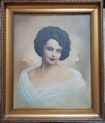Portretul unei domnisoare cochete// fotografie cu interventii in pastel, 1931 foto
