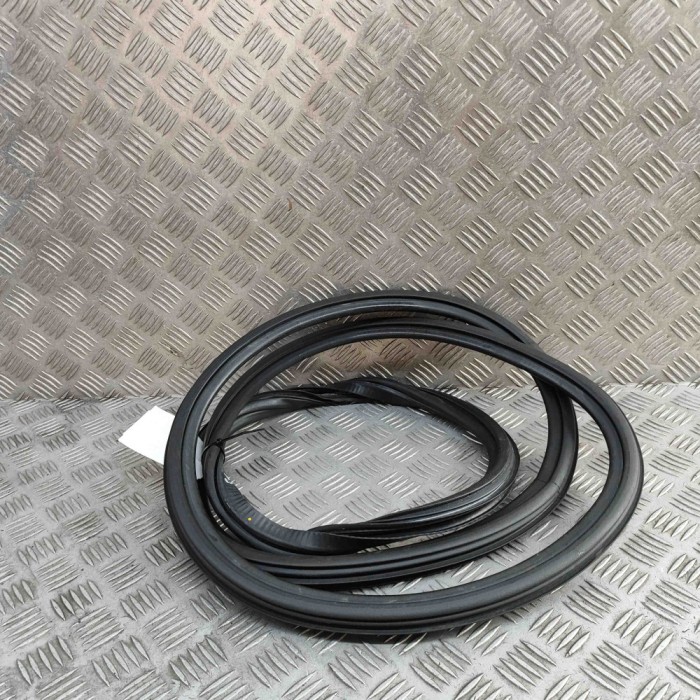 Garnitura ușă dreapta față AUDI A3 Limousine 8VS, 8VM 2018 OEM: 8V5831721A