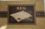 CY - Perna electrica veche brand "AEG" / neprobata (pe cablu scrie = 250 V, iar pe eticheta = 110 V) Cutie: 29 cm x 19 cm x 5 cm 800 g Stare! RARITATE