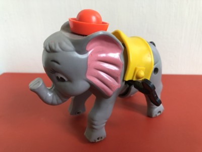 JUCARIE VECHE DE COLECTIE - ELEFANT CU CHEITA (HONG KONG) foto