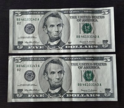 Lot 2 bancnote serie consecutiva SUA - 5 Dollars 1999 - BB - New York foto