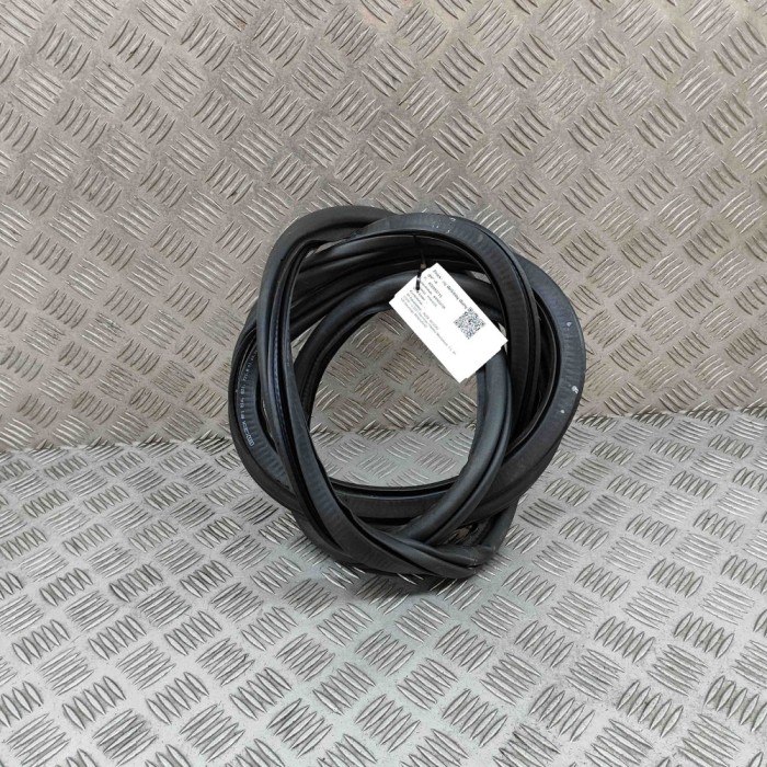 Garnitura ușă dreapta față AUDI Q2 GA 2021 OEM: 81A831721B