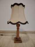 Superba veioza antica cu talpa din lemn foitat in stilul Empire și abajur textil