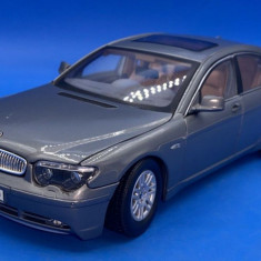 Macheta BMW 745i Seria 7 (E65) gri - MotorMax 1/18