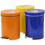 Cos gunoi Agora Plast din polipropilena, forma cilindrica, diverse culori, cu pedala si capac batant, 5L