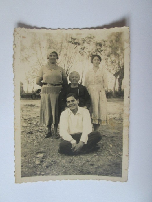 Mini fotografie colectie familie de tigani din anii 30