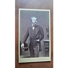 Fotografie tip CDV, barbat cu barba si mustata, perioada interbelica