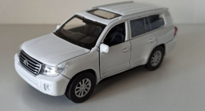 Macheta Toyota Land Cruiser J200 Facelift 2016- TechnoPark 1/32 foto