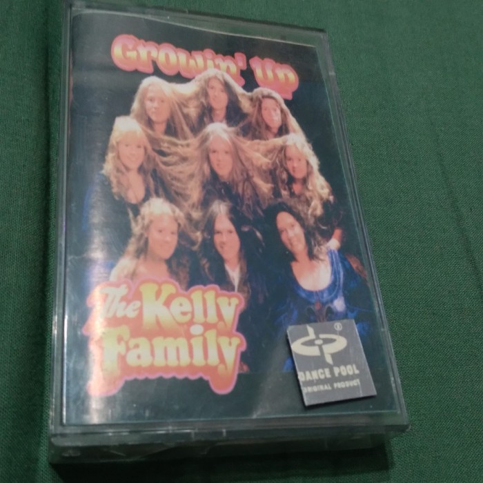 CASETA AUDIO THE KELLY FAMILY -GROWIN&#039;UP ORIGINALA