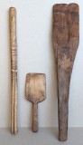 Set de 3 ustensile vintage de bucatarie romaneasca, facalet de mamaliga + 2 palete pentru unt si coliva, vechime 100 ani