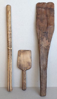 Set de 3 ustensile vintage de bucatarie romaneasca, facalet de mamaliga + 2 palete pentru unt si coliva, vechime 100 ani foto
