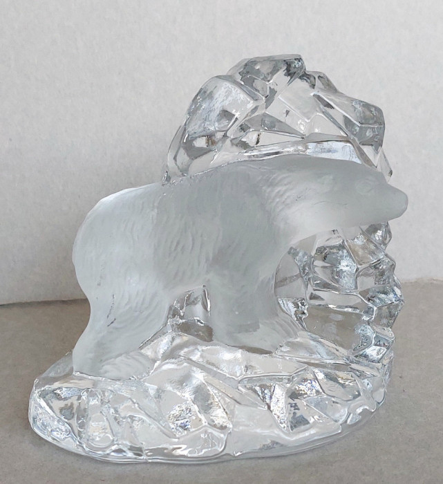 Urs polar - Statueta turnata, sticla plina mata si translucida, vintage anii 70