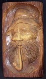 SCULPTURA DIN LEMN, BATRAN CU PIPA-278682