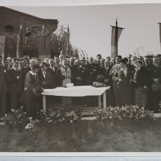 CONSTANTIN I. ANGELESCU , PRIM MINISTRU AL ROMANIEI , LA O ADUNARE FESTIVA IN CURTEA UNEI FABRICI , ANII '30